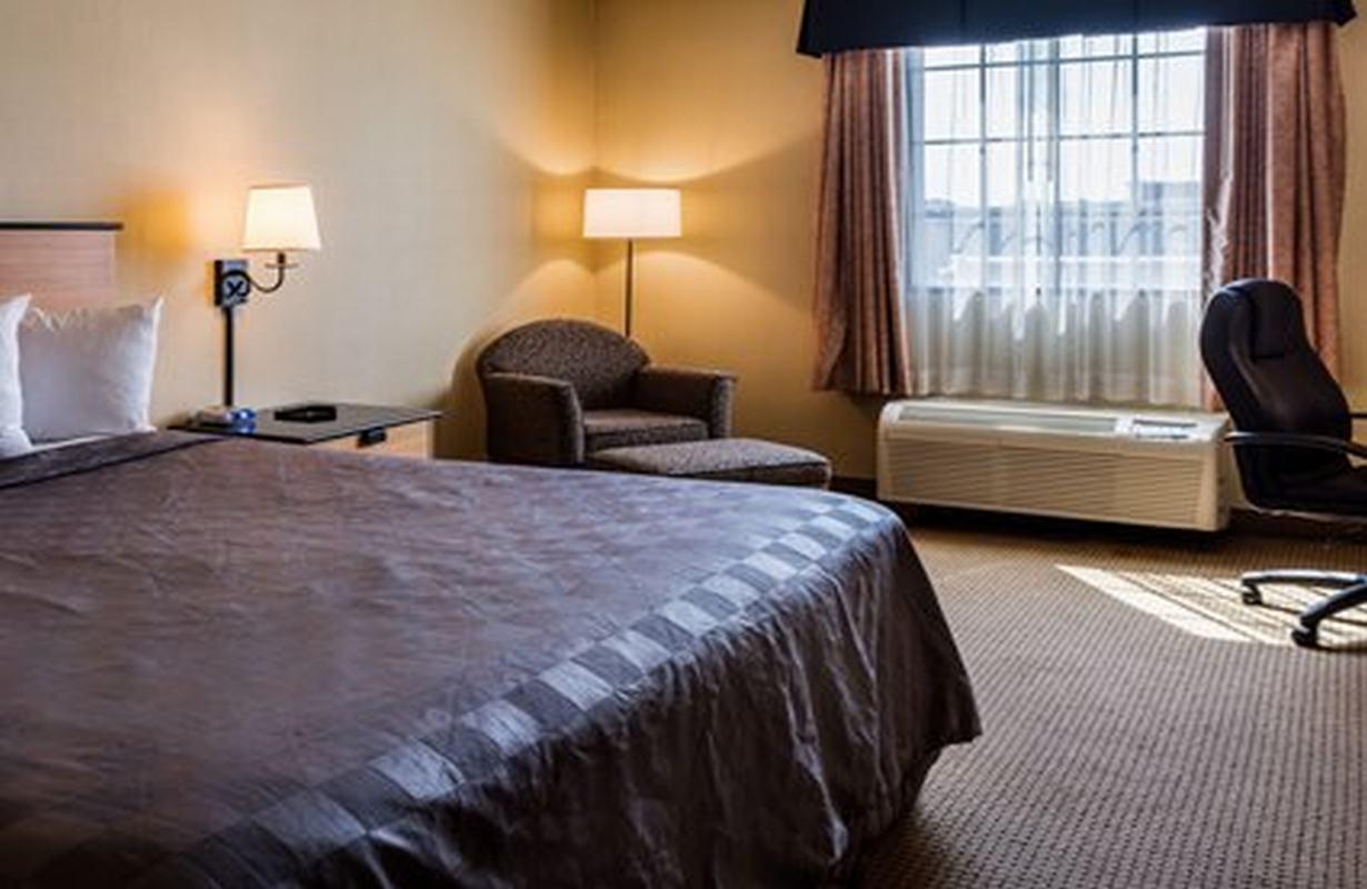 Suburban Studios Chester I-95 Ngoại thất bức ảnh