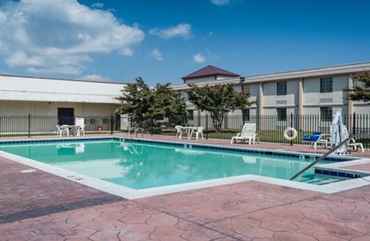 Suburban Studios Chester I-95 Ngoại thất bức ảnh