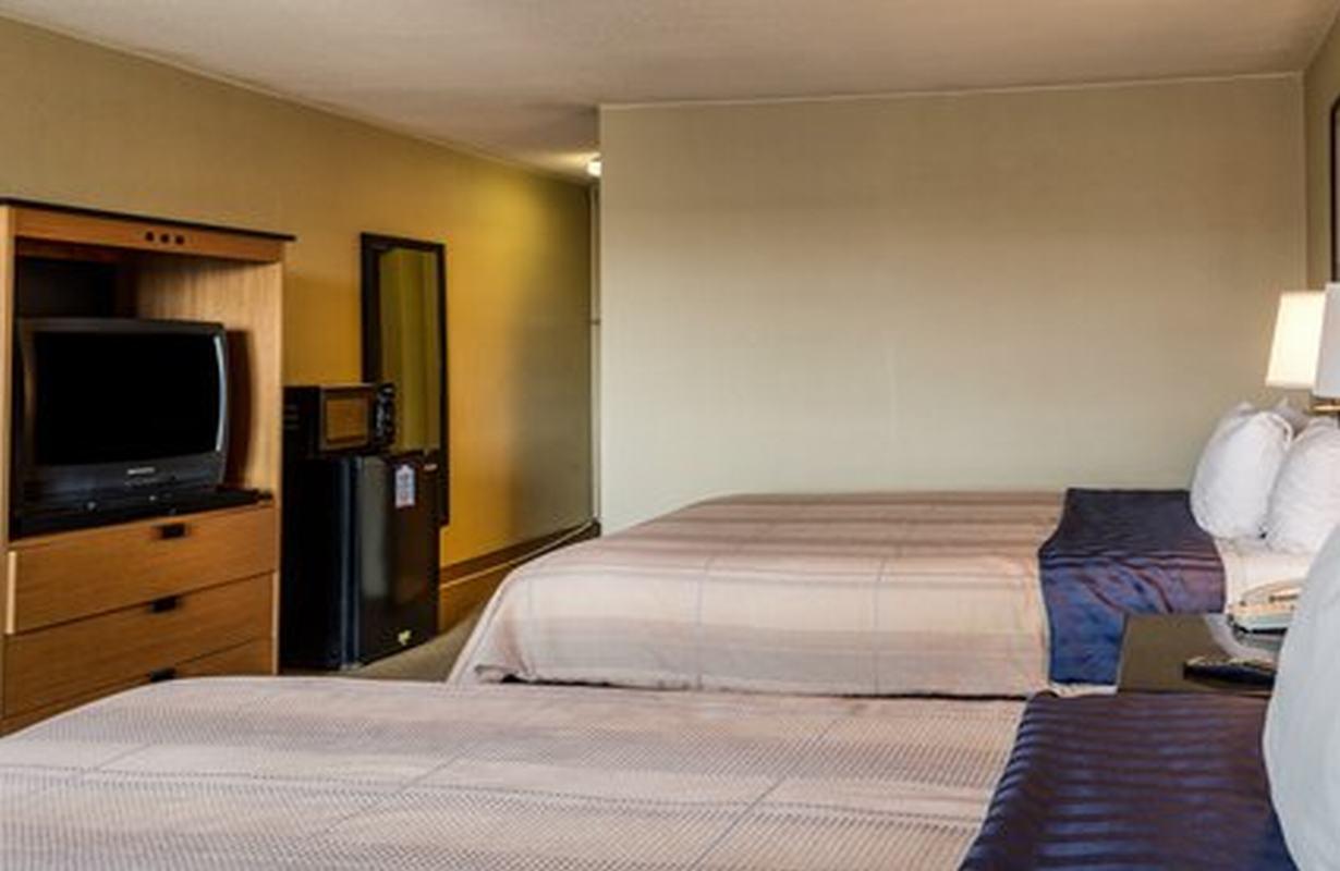 Suburban Studios Chester I-95 Ngoại thất bức ảnh