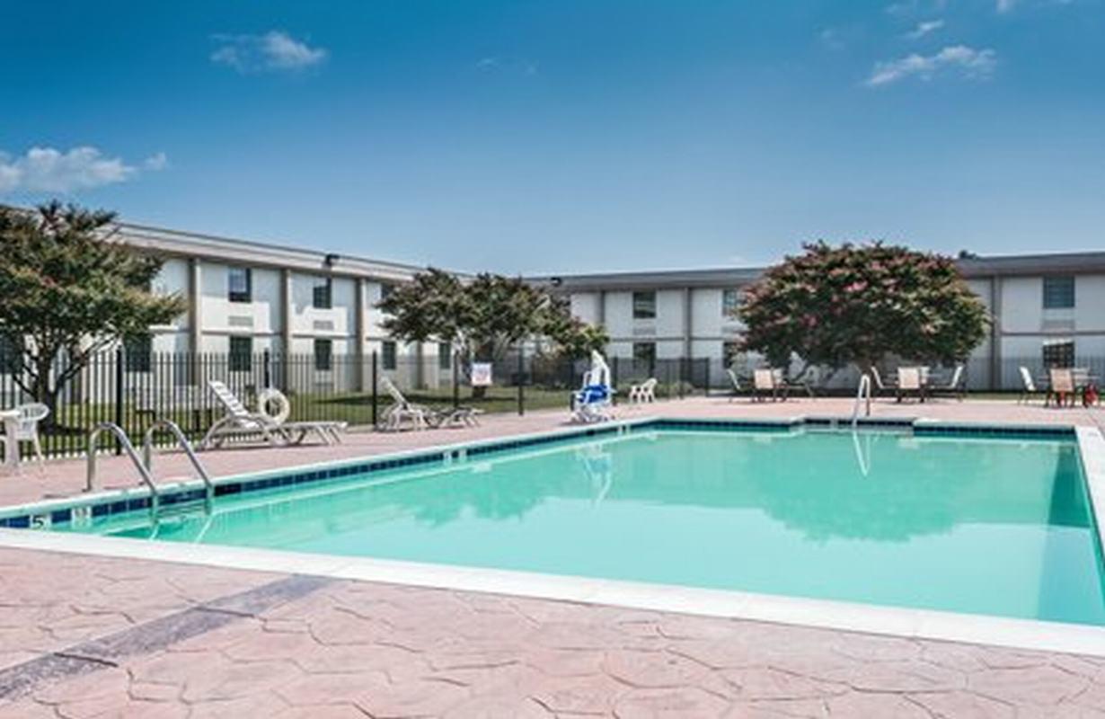 Suburban Studios Chester I-95 Ngoại thất bức ảnh