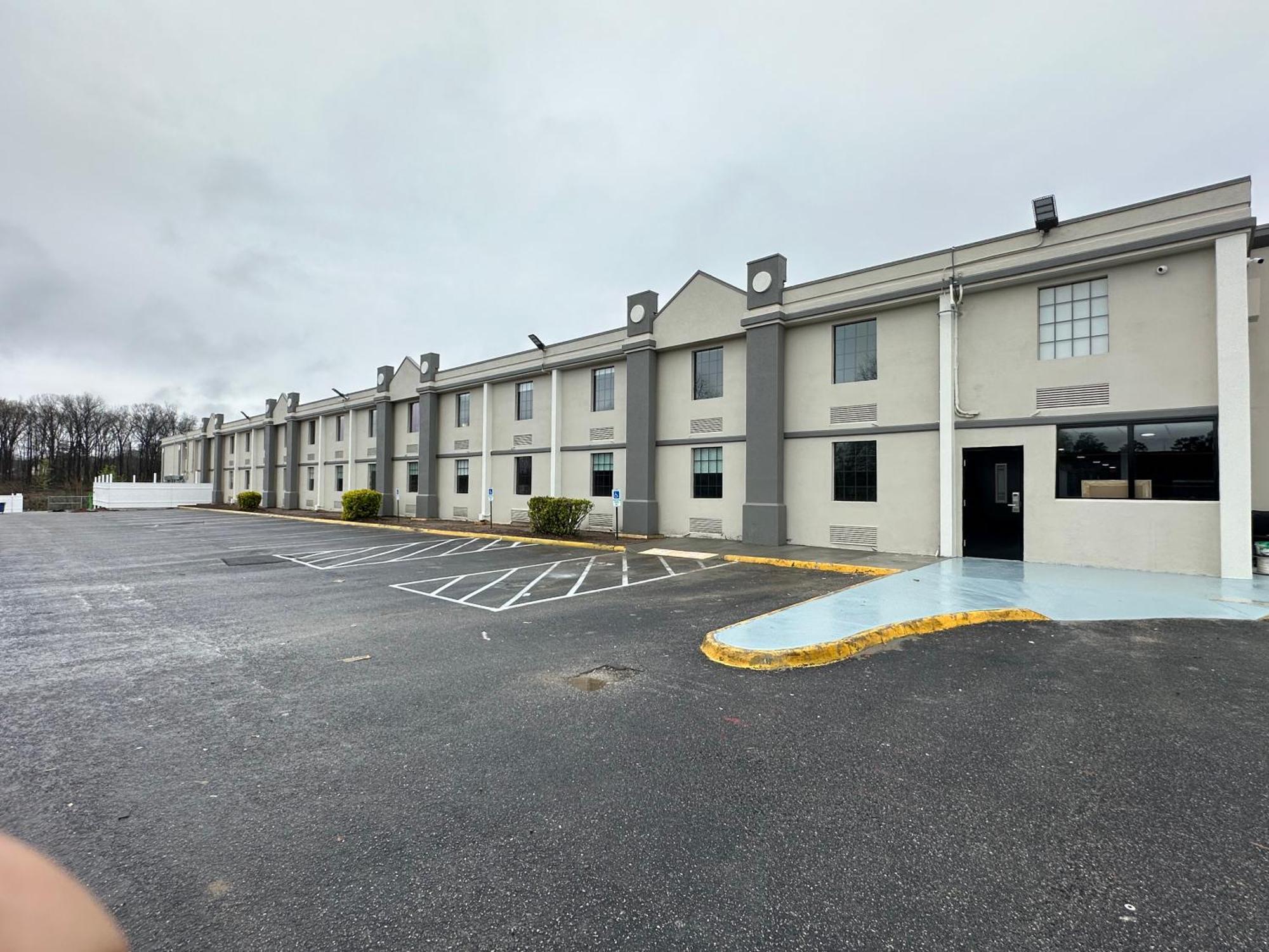 Suburban Studios Chester I-95 Ngoại thất bức ảnh